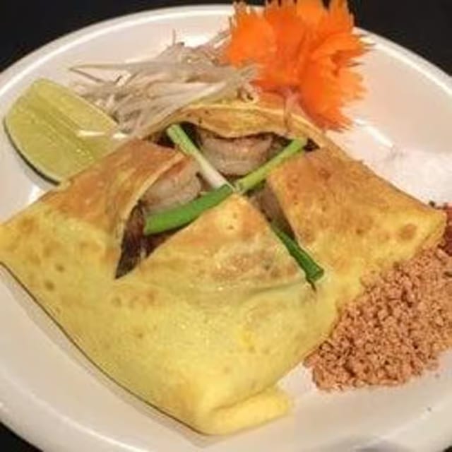 Pad Thai Omelet / ผัดไทยห่อไข่.